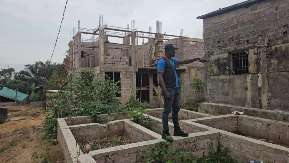 Chantier en cours à Kinshasa - élévation des murs
