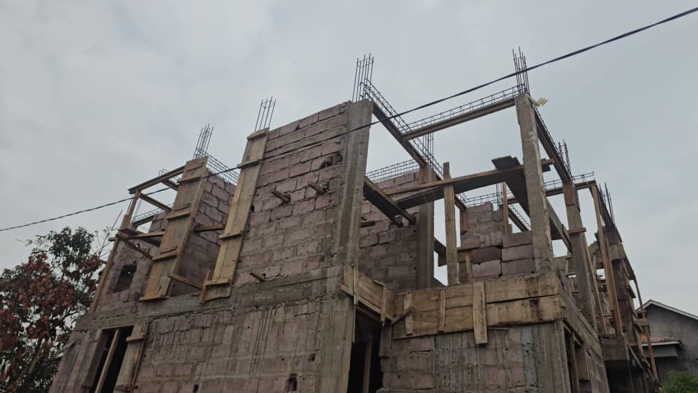 Chantier en cours à Kinshasa - structure béton armé